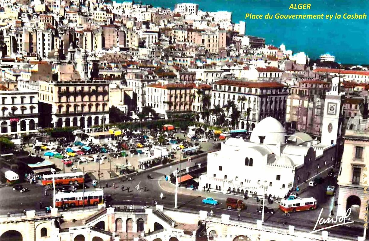 Alger - Place du Gouvernement et la Casbah.jpg